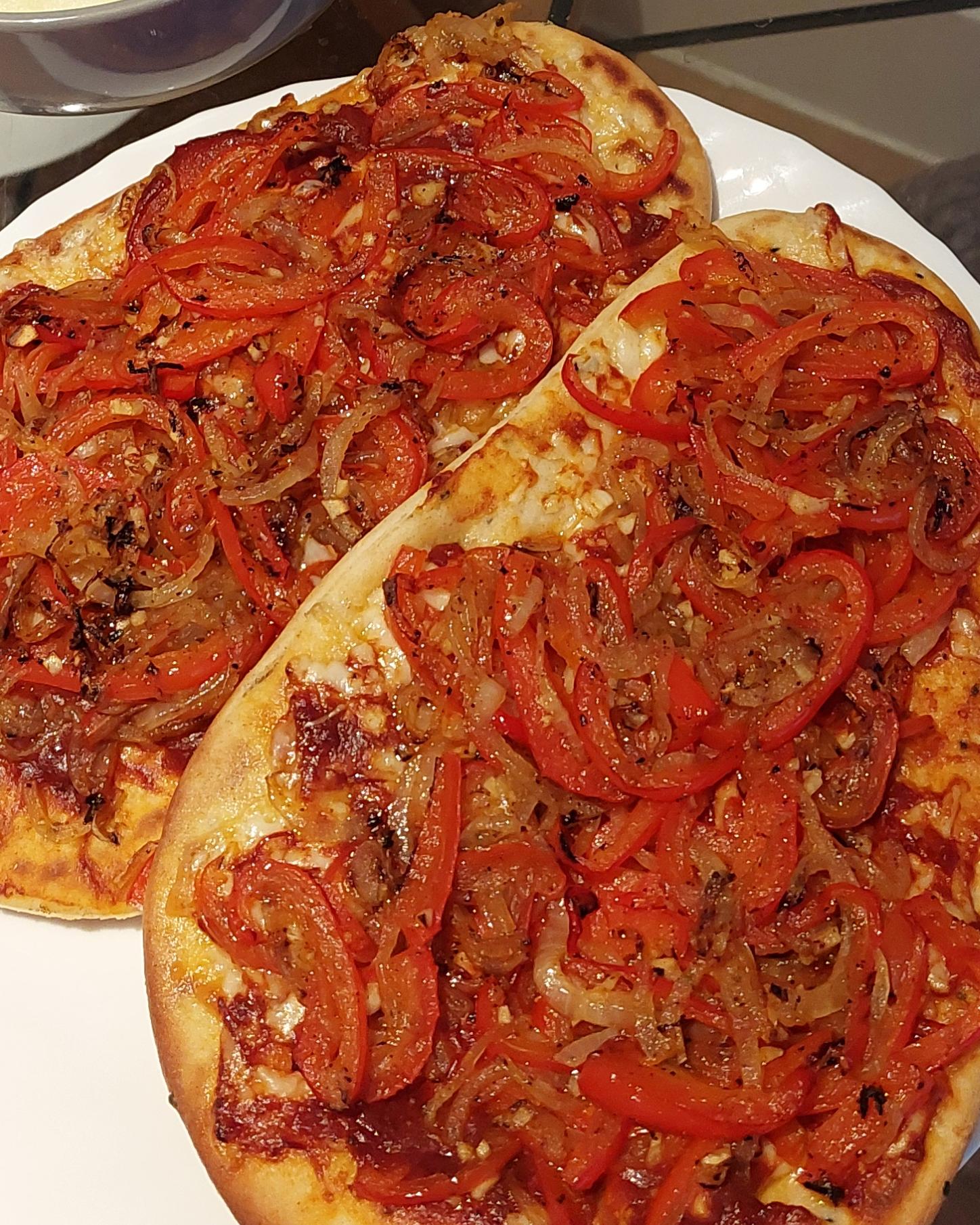 Cheesy Harissa Naanizza